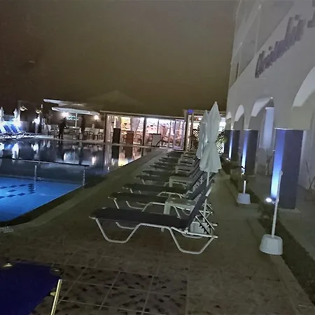 Christakis Apartmanhotel 2*